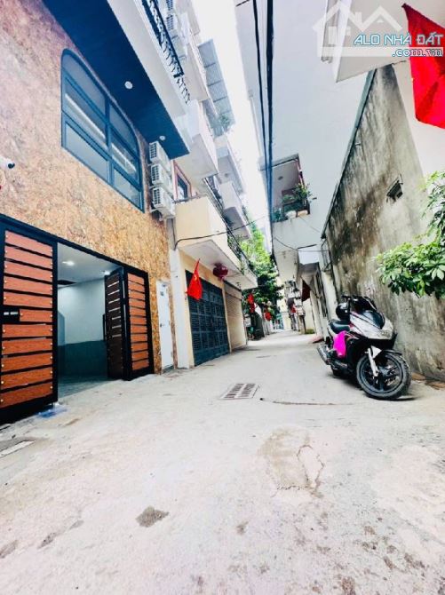 PHÂN LÔ QUÂN ĐỘI - Ô TÔ 7 CHỖ ĐỖ CỬA NHÀ -  THOÁNG TRƯỚC SAU -  OTO TRÁNH - 41M2 - 8.2 TỶ - 2