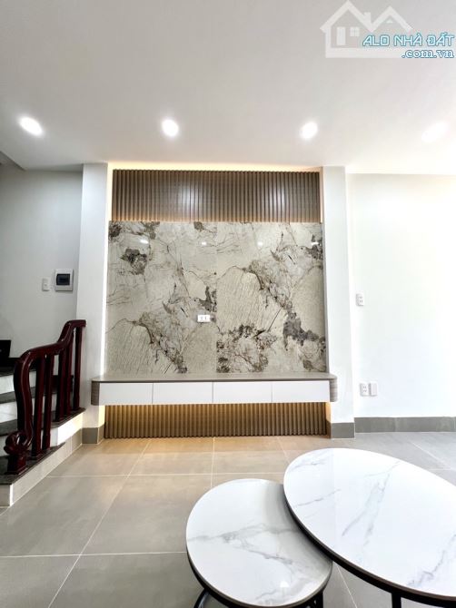 PHÂN LÔ ĐỀN LỪ  - MẶT TIỀN QUYỀN LỰC 4M - GARA Ô TÔ - KINH DOANH - NỘI THẤT SANG TRỌNG - 2