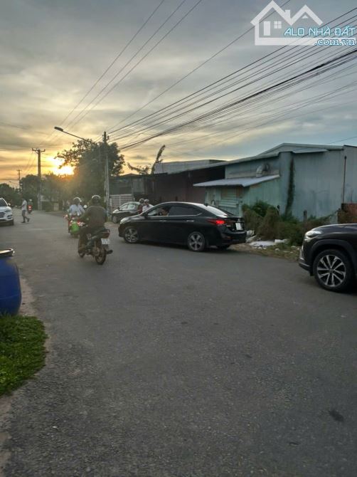BÁN NHÀ  ĐANG CHO THUÊ CÓ THU NHẬP TRÊN 10TR/ THÁNG, GẦN NHIỀU CTY XÍ NGHIỆP - 2