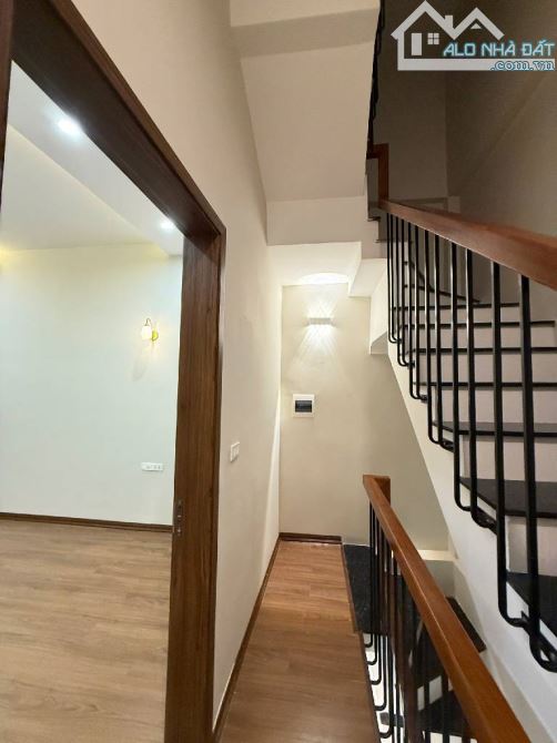 Bán nhà Đường Láng gần phố lô góc nhà vuông đẹp 2 mặt thoáng , mặt tiền rộng 36m 5 tầng  g - 2