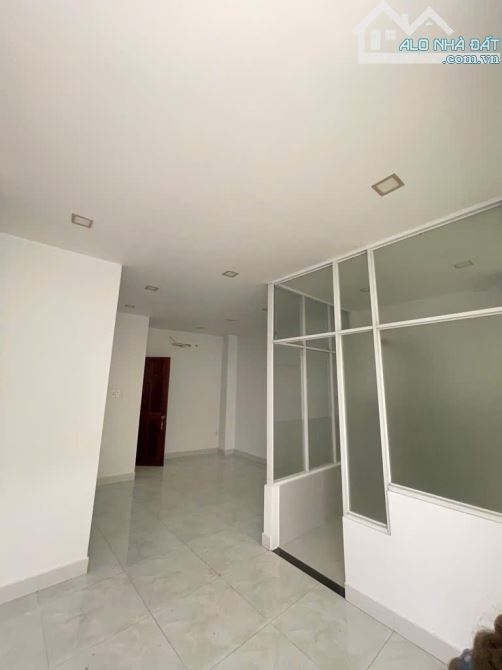 GIẢM CHÀO 2 TỈ, MẶT TIỀN ĐÌNH PHONG PHÚ, NHÀ 3 TẦNG NGANG 5.3m