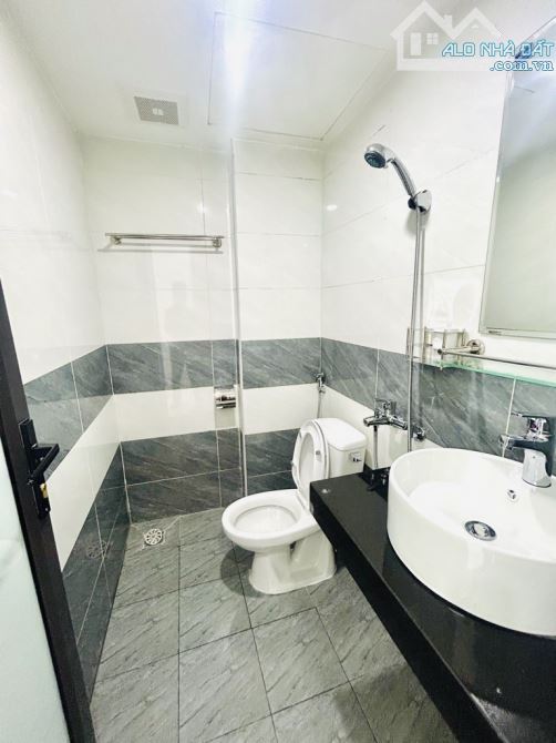 🏡CHƯA ĐẾN 8 TỶ - 30M PHÂN LÔ LĨNH NAM - 3 BƯỚC RA Ô TÔ - THANG MÁY - 2