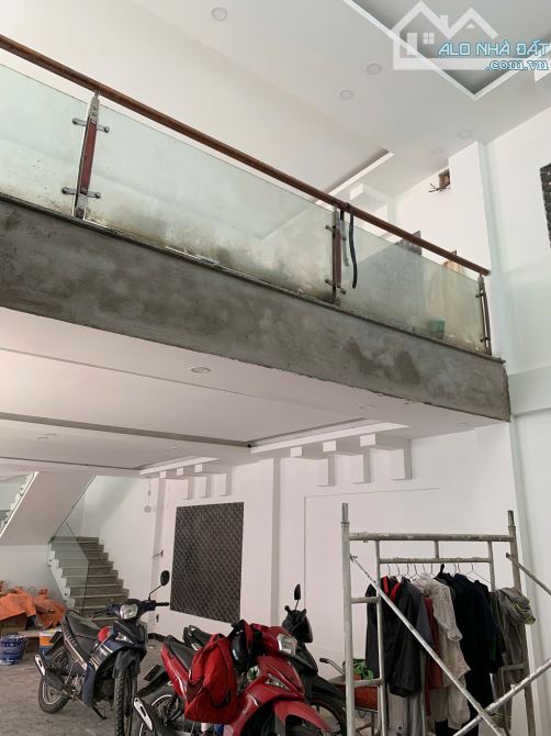 TÒA NHÀ 5 LẦU - 7x17 - TRỐNG SUỐT CÓ THANG MÁY - MT TRẦN VĂN KIỂU Q6 - 2