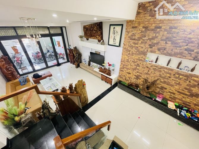 MT HUỲNH NGỌC HUỆ 100m2 nhà siêu đẹp - 2