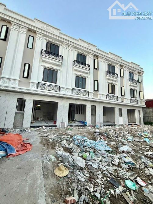 Dãy nhà đang đi vào hoàn thiện tại Đằng Hải. Zá tốt trong khu vực  👉Xây dựng 3 tầng công - 2