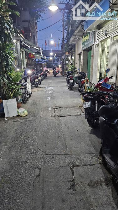 TRẦN BÌNH TRỌNG QUẬN 5, HẺM Ô TÔ 4M CÁCH MT 20M, 3 TẦNG HƠN 5 TỶ - 1