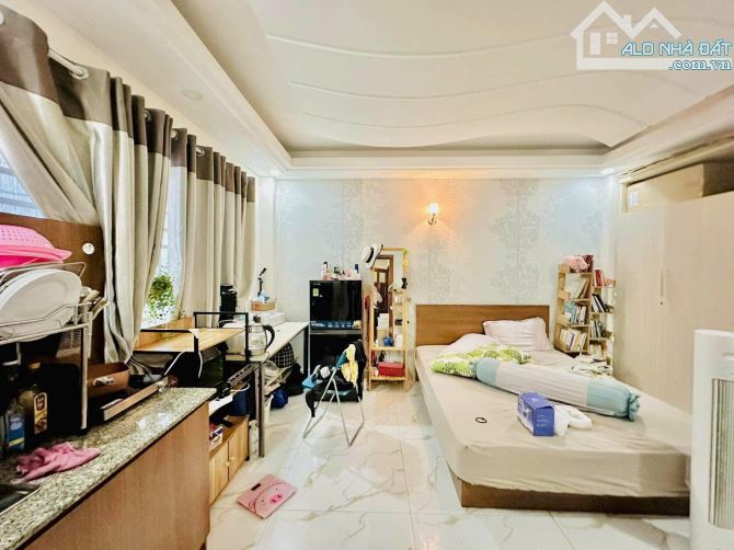 Bán Căn góc 2 MTKD Phường 5, Phú Nhuận - Nhà 5 Tầng - Ngang 6,5m. DTSD ~ 300m2. Giá 18,5ỷ - 2