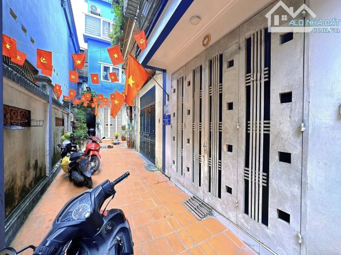 HOÀNG HOA THÁM – 33M² – 4 TẦNG – MT 3.8M – TRƯỚC NHÀ RỘNG THOÁNG – GẦN HỒ TÂY – 8.9 TỶ - 2