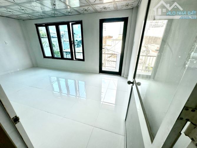 NHÀ NỞ HẬU HUỲNH THIỆN LỘC - 5Mx14M - GẦN MẶT TIỀN - 2 TẦNG - CHỈ 5.XX TỶ - 2
