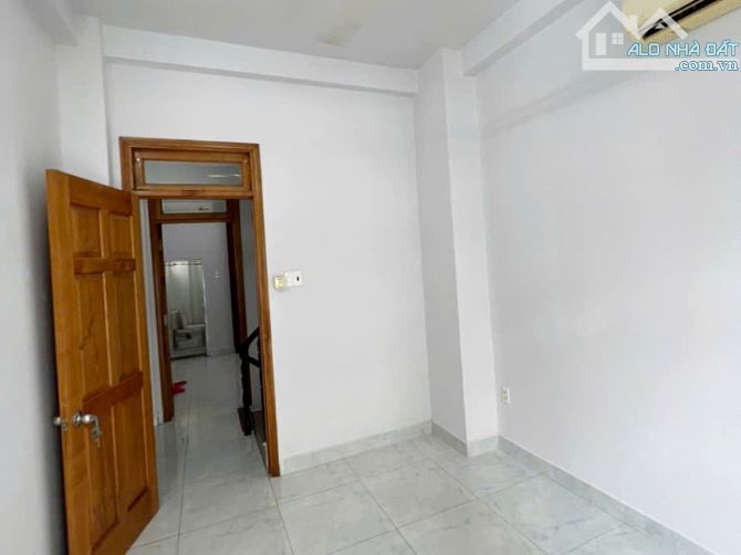 Cần bán nhà đẹp trung tâm 3 lầu đúc kiên cố hẻm Hòa Hưng, Q10 - 2