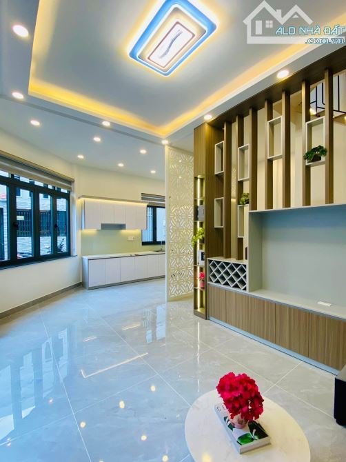LÔ GÓC GẦN NHÀ GA T3, CN ĐỦ 55M2 - 4TẦNG ĐÚC BTCT - 3PN - NGUYỄN TƯ GIẢN - NHỈNH 6TỶ TL - 2