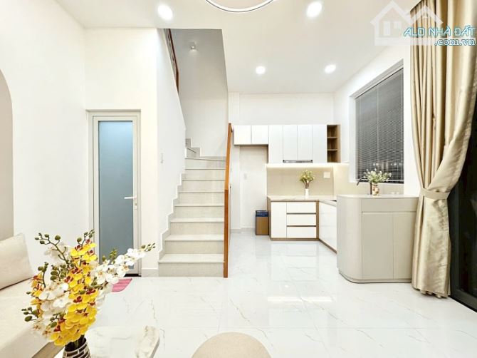 Bán nhà 2 lầu sân thượng hẻm Nguyễn Trọng Tuyển, Phú Nhuận - 2