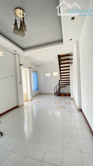 Bán nhà 1 trệt, 1 lầu sau lưng trường Ngô Quyền, gần quảng trường Tỉnh Đồng Nai 2.550 tỷ - 2