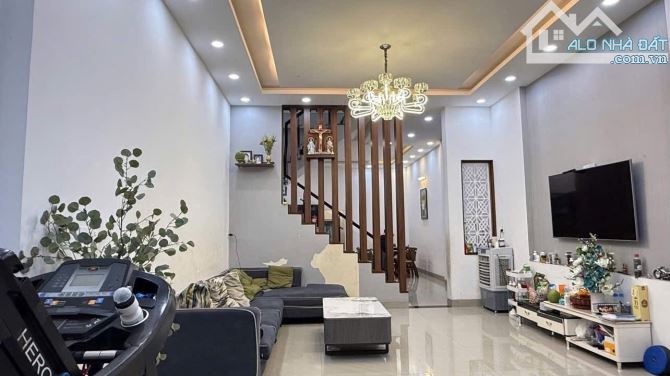BÁN NHÀ 2 LẦU NHÁNH TRẦN NHẬT DUẬT. DT: 5x25,6M. GIÁ: 8,6 TỶ - 2