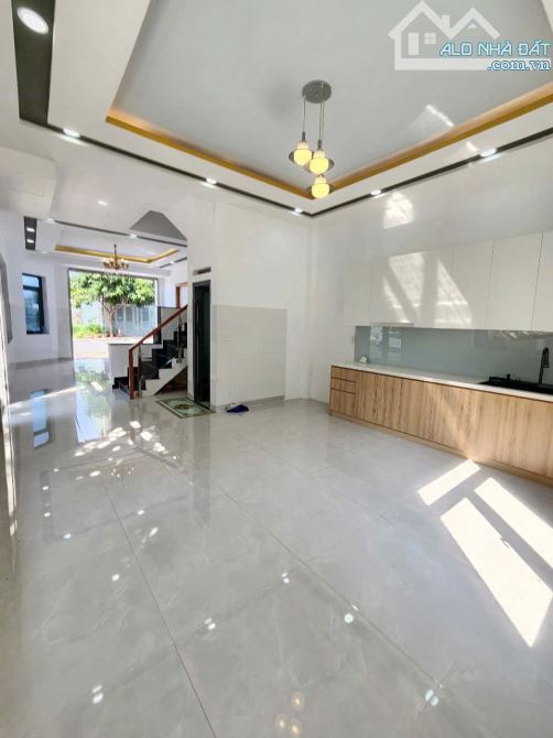 Nhà 2 mặt tiền full nội thất, sổ hoàn công, gần khu Hố Lang, 2812 Dĩ An - 2