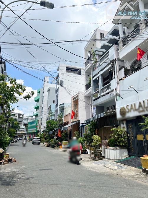 Nhà cấp 4 hẻm VIP 181 đường Âu Dương Lân P2Q8 . Giá: 9.2 tỷ - 2