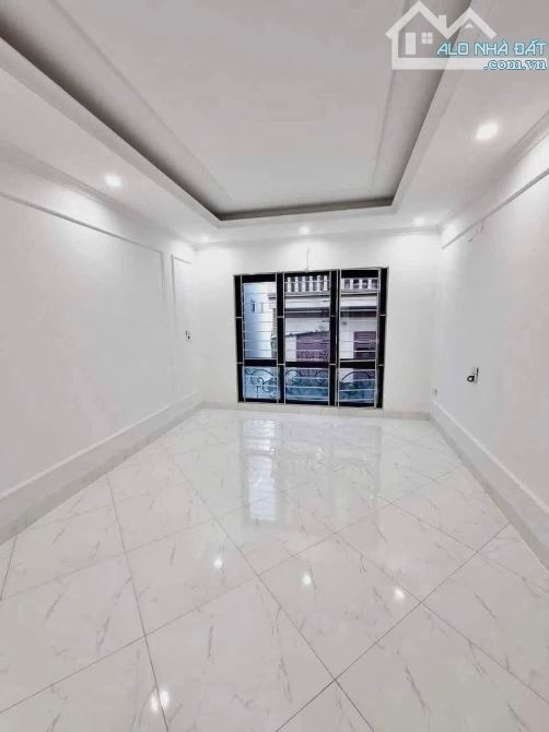BÁN NHÀ KIM GIANG- Ô TÔ VÀO NHÀ - NHÀ DÒNG TIỀN- 52M- 10.5 TỶ - 2