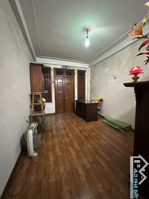 CẦN BÁN NHÀ Ở QUẬN HOÀNG MAI . Dt78.3m2- 4T- Ô Tô Vào Nhà-Cách Phố 10m - 2