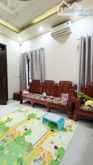 Biệt Thự Ngọc Động-Mặt Hồ 339m x 3 Tầng Đẳng Cấp - Bể koy- Sân Vườn - Tiện Nghi - 2