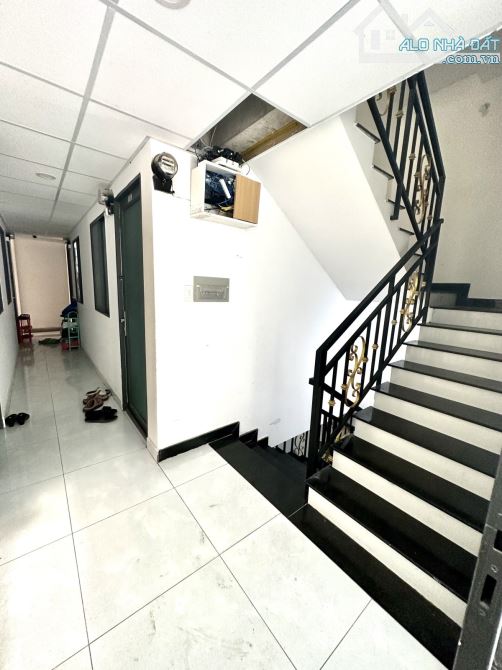 Bán CHDV ngay cổng trường ĐH Văn Lang, 6 tầng có hầm, 140m2 ngang lớn 8m, thu nhập ổn định - 2