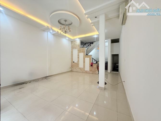 NGAY NGÃ 4 HÀNG XANH-CÁCH MT 2 NHÀ-XÔ VIẾT NGHỆ TĨNH-P.15-BÌNH THẠNH-DT: 5X14-12TỶ 999 - 2