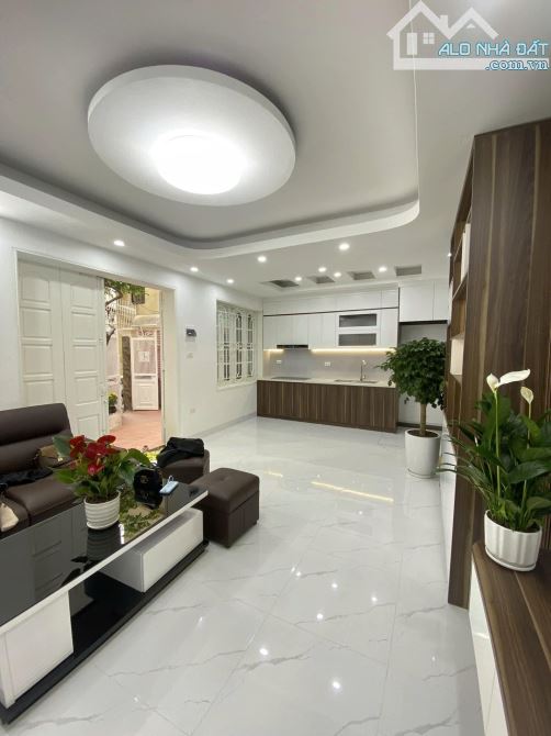 Bán nhà phố Đội Cấn 48m2, 4 tầng mặt tiền 6.6m lô góc sân vườn 13.3 tỷ hiếm Ba Đình - 2