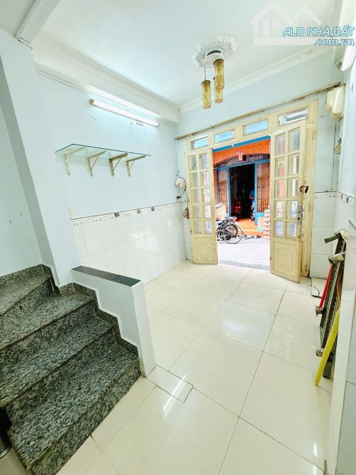Nhà nhỏ 3 tầng hẻm thông đường Nguyễn Duy P12Q8. Giá: 1.96 tỷ - 2