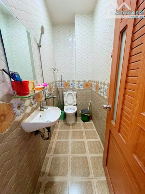 BÁN NHÀ HẺM XE HƠI THÔNG HỒNG BÀNG 4 TẦNG 64M2 NỞ HẬU KHU PHÂN LÔ DÂN TRÍ GIÁ 8.X TỶ - 2