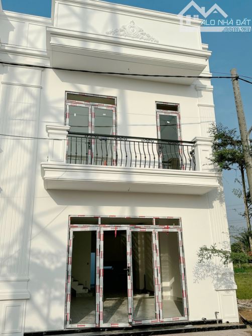 Nhà 1 trệt 1 lầu mới xây chủ quyền đầy đủ gần thị trấn Tân Hiệp - 2
