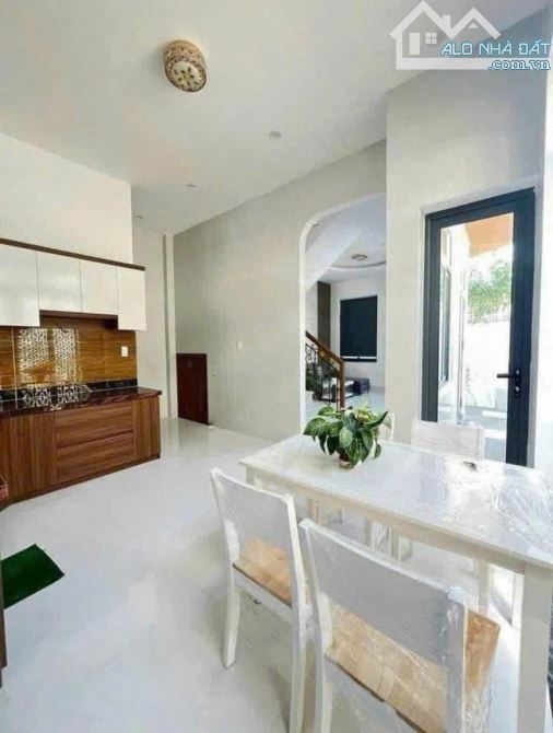 BÁN NHÀ TRUNG TÂM VŨNG TÀU CĂN GÓC 2 MẶT TIỀN 1 TRỆT 2 LẦU HẺM Ô TÔ 65m2 GIÁ 5t950 - 2