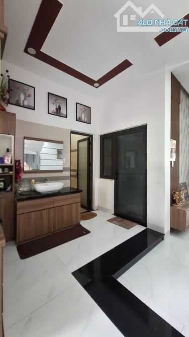 Bán nhà đẹp kiệt ô tô diện tích lớn Trần Quang Khải - 2