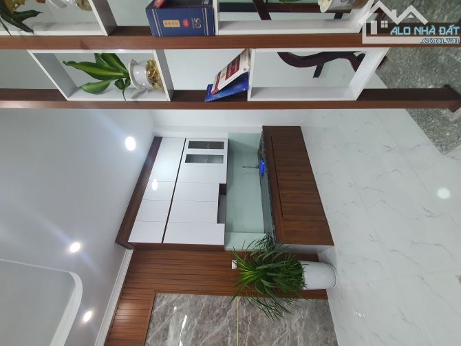 CHUYỂN VỀ QUÊ, EM TRAI MÌNH BÁN NHÀ ĐẸP THẠCH BÀN 5 TẦNG, 4 NGỦ, TẶNG NT FULL - 2