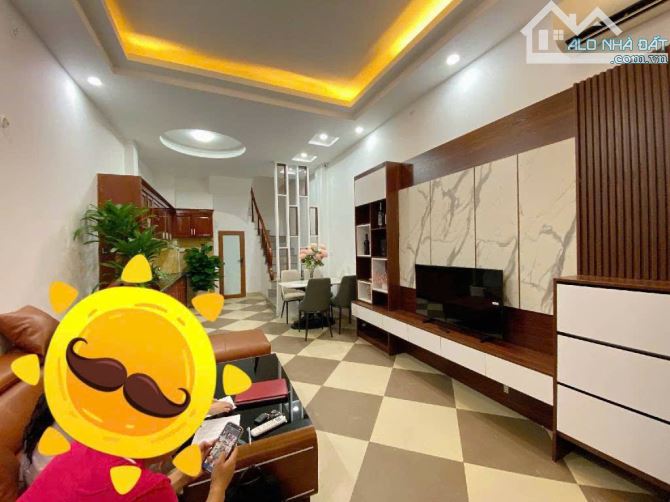 Văn Chương - Ngõ nông - Thông ra hồ Văn Chương - Trước nhà rộng 2m - Nhà dân xây chắc chắn - 2