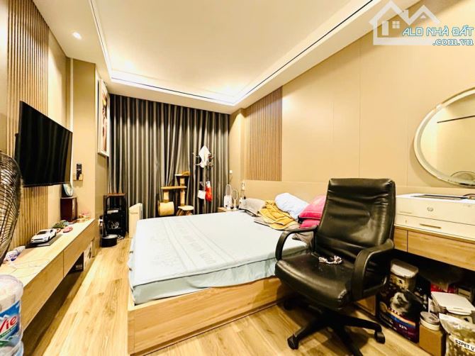 💥 💥 Trương Định- Dân xây chất - 2 bước lên ô tô- 5 Tầng - 30m - Zá chỉ 5.65 tỷ  ✅Sổ đẹp - 2