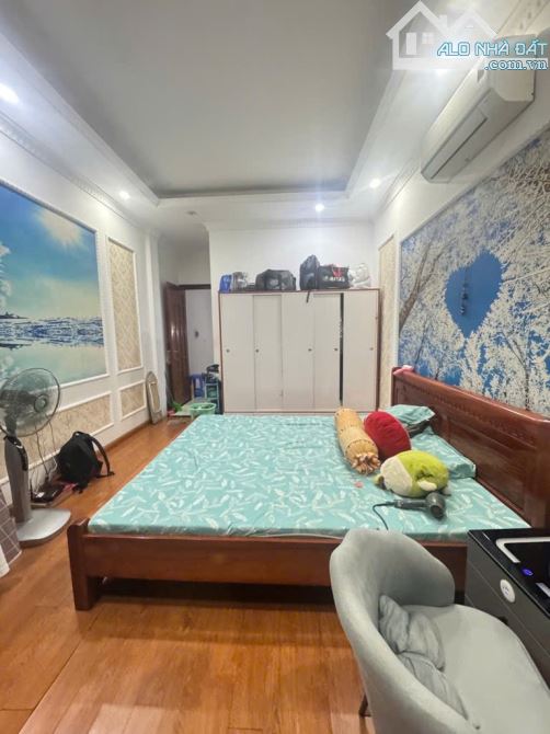 BÁN NHÀ CỔ LINH - 34.6M2 - 3 NGỦ - Ô TÔ CÁCH 8M - CÁCH AEON MALL 300M - NHỈNH 5 TỶ - 2