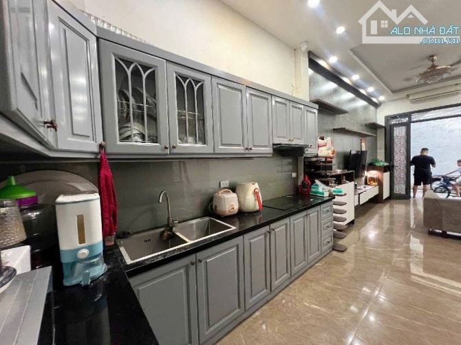 Bán Gấp Nhà 20 Phố Ngọc Lâm, Long Biên, 36m2, 5 Tầng, Phân Lô, Ô Tô, Full đồ - 2