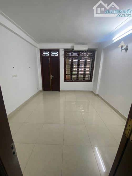 Cjo thuê nhà 5 tầng dt 50m khu DV Hàng Bè Kiến Hưng Hà Đông 14.5 triệu - 2