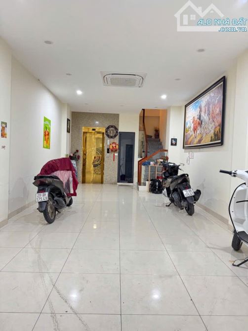 HIẾM! Minh Khai - Phân lô, vỉa hè, ô tô dừng đỗ, kinh doanh ngày đêm - 7 tầng thang máy.