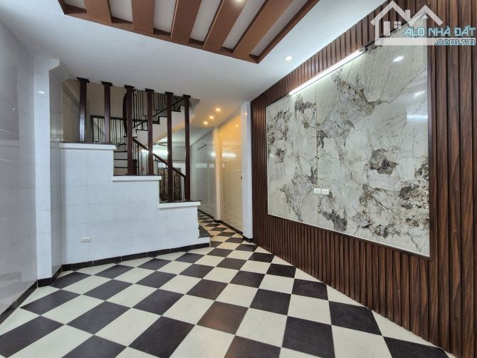 BÁN NHÀ HOÀNG MAI - 50M2 - TRUNG TÂM - GẦN PHỐ - Ô TÔ GẦN - NGÕ NÔNG - 8,05 TỶ. - 2