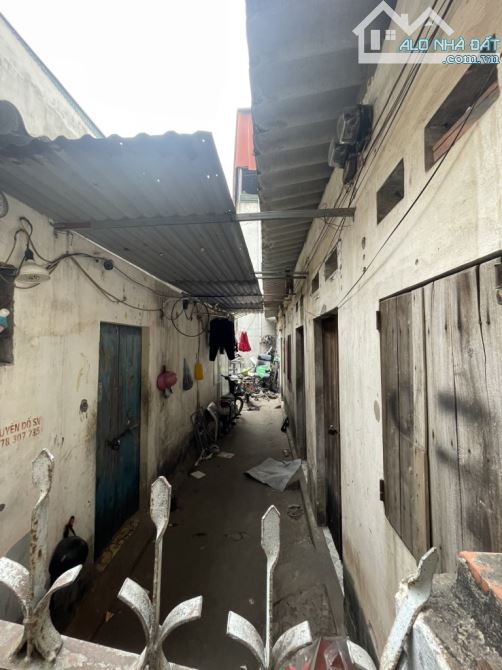 BÁN NHÀ CẤP 4 - 60m2, 12 TỶ - NGÕ BA GÁC, 40M RA Ô TÔ TRÁNH - MAI DỊCH - 2