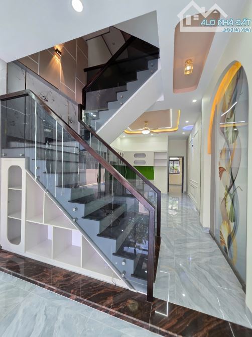 3Tỷ850__101m2__Nhà Mới Hoàn Công, giáp ranh Dĩ An__có Sân Xe Hơi, gần Bùi Hữu Nghĩa 300m - 3