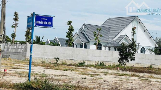 Bán đất mặt tiền đường nhựa thị trấn Đất Đỏ  DT: 5x39 (194m2-60m2 thổ cư) - 3