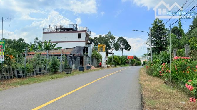 Đất Mặt Tiền Ngay Cổng Chào Đất Đỏ 2 lô liền kề ngang 6x20 - 3