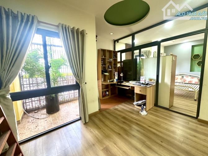 Siêu phẩm Q8, 8x13m, 4 tầng, thang máy xịn, ô tô ngủ trong nhà, 18 tỳ - 3