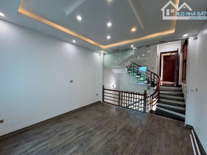 Bán nhà dân xây 4 tầng Đức Giang-47m2- ô tô vào nhà-10.2 tỷ - 3
