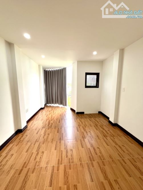 PHÂN LÔ ĐỀN LỪ  - MẶT TIỀN QUYỀN LỰC 4M - GARA Ô TÔ - KINH DOANH - NỘI THẤT SANG TRỌNG - 3