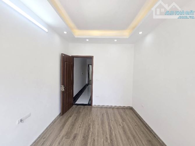 Cắt Lỗ Cần Bán Gấp Nhà 4T Vĩnh Khang , 40M2,Nhỉnh 5,95ty , oto vf8 đậu cửa , dân đông - 3