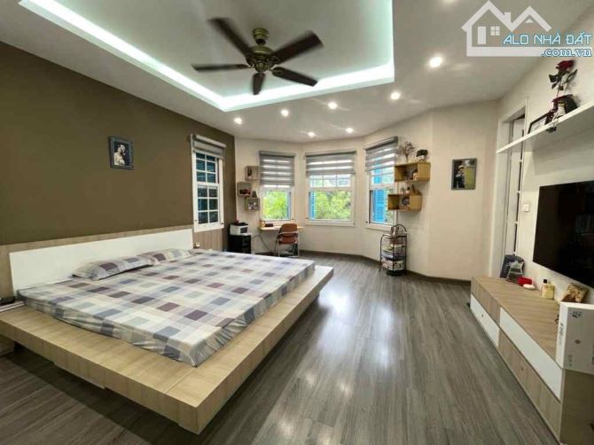 biệt thự sân vườn Hồng Tiến, 400m x 4 tầng, mặt tiền 11m, ôtô tránh, full thổ cư - 3