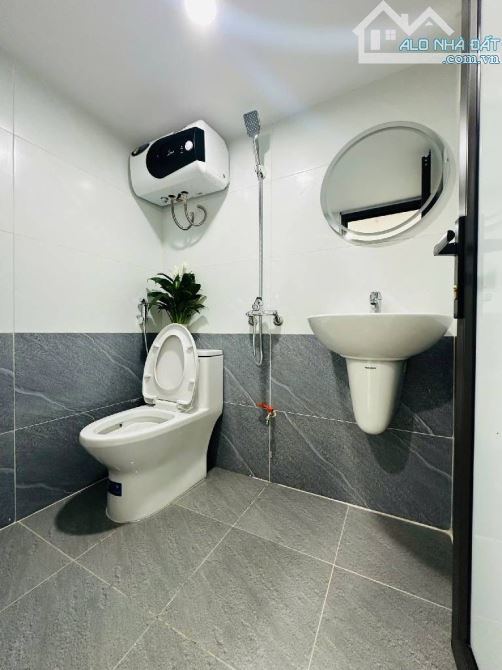 PHÂN KHÚC HIẾM-KINH DOANH,VỈA HÈ,Ô TÔ DỪNG ĐỖ CHỈ 130tr/1m - 3