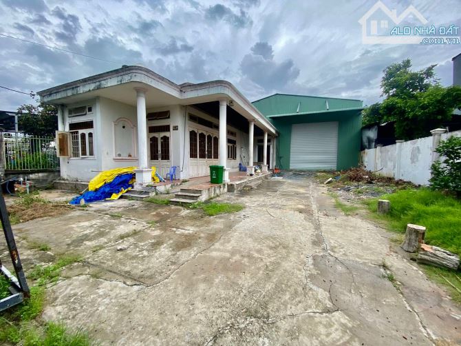 BÁN NHÀ XƯỞNG TẶNG THÊM 1 CĂN NHÀ CẤP 4 - HẺM XE TẢI - NGANG KHỦNG 17M - ĐI BỘ RA CHỢ NHỎ - 3